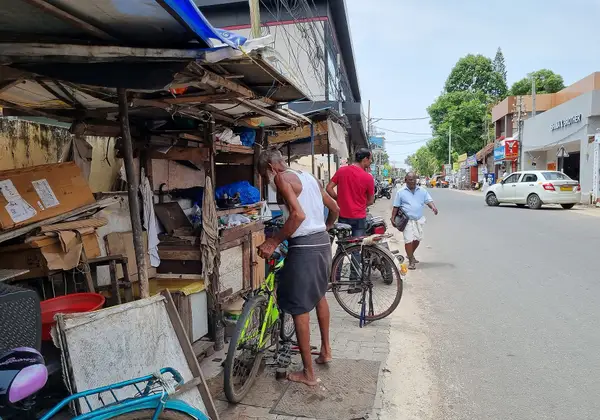 Réparation de vélo en extérieur
