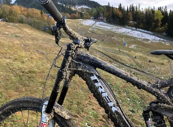 VTT couvert de boue